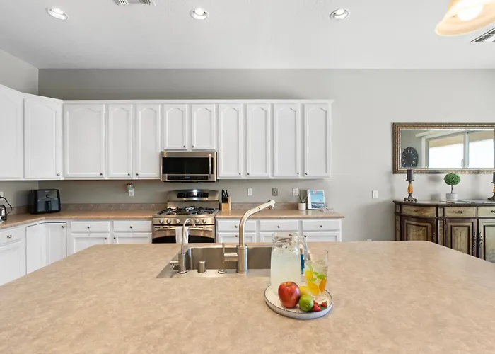 Retreat W Pool, Hot Tub And Trail Access Holiday home Phoenix