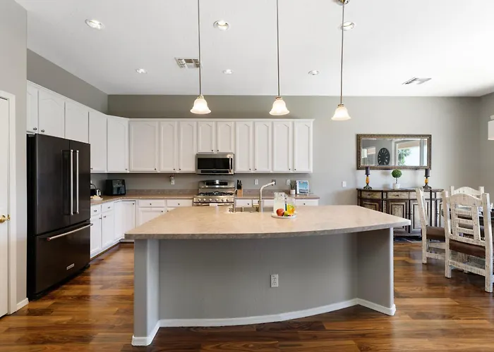 Retreat W Pool, Hot Tub And Trail Access Holiday home Phoenix