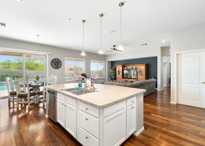 Holiday home Retreat W Pool, Hot Tub And Trail Access