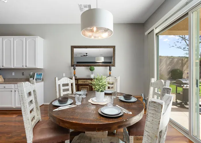 Holiday home Retreat W Pool, Hot Tub And Trail Access