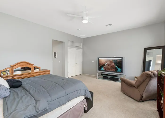 Retreat W Pool, Hot Tub And Trail Access Holiday home *