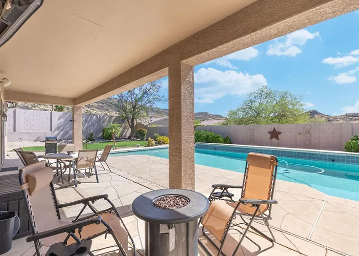 Retreat W Pool, Hot Tub And Trail Access Holiday home