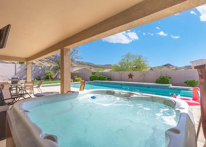 Retreat W Pool, Hot Tub And Trail Access Holiday home