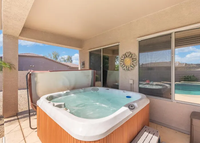 Retreat W Pool, Hot Tub And Trail Access Holiday home