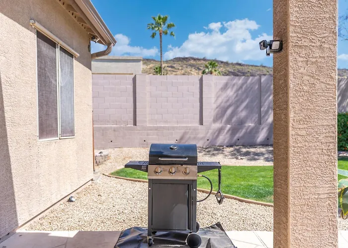 Retreat W Pool, Hot Tub And Trail Access