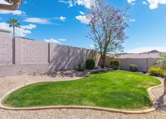 Retreat W Pool, Hot Tub And Trail Access Holiday home