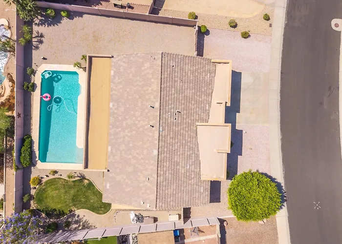 Retreat W Pool, Hot Tub And Trail Access Holiday home
